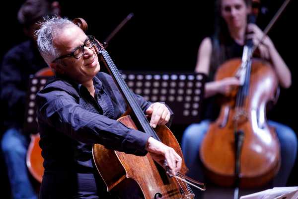 Mario Brunello e Giovanni Sollima, da Bach ai Queen