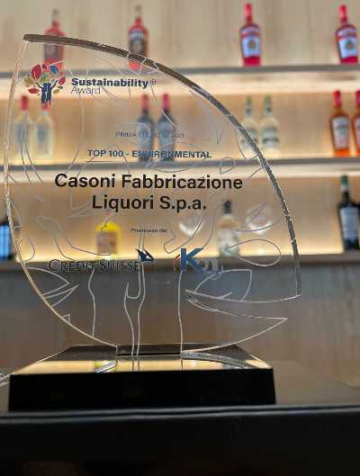 Casoni Fabbricazione Liquori premiata con il Sustainability Award 2021 per la categoria Ambiente Casoni Fabbricazione Liquori premiata con il Sustainability Award 2021 per la categoria Ambiente