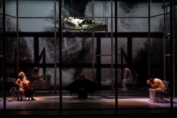 Al Teatro San Ferdinando di Napoli l’anteprima di Stagione del Teatro di Napoli-Teatro Nazionale con il debutto dello spettacolo HOSPES, -ĬTIS