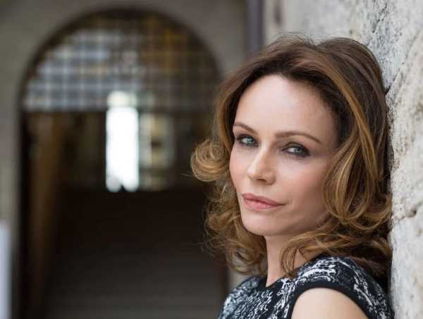 Canale 5 - A "VERISSIMO" FRANCESCA NERI: "Per un attimo ho pensato di farla finita" "Claudio è meraviglioso. Non era scontato mi restasse accanto"