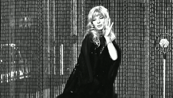 Stasera in TV: "Vitti d'arte, Vitti d'amore" in prima serata. Un docufilm di Rai Documentari per celebrare i 90 anni di Monica Vitti 