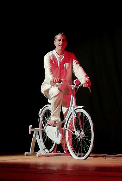 Gianni De Feo è FEDERICO DEI SOGNI in scena al Teatro Lo Spazio-Roma