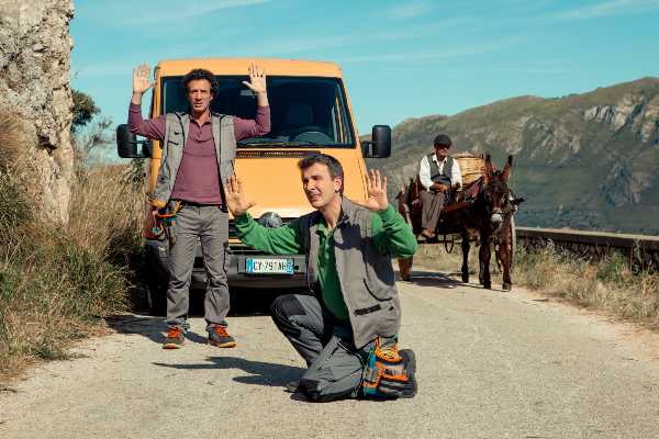 NETFLIX: INCASTRATI, la prima serie scritta, diretta e interpretata da FICARRA & PICONE