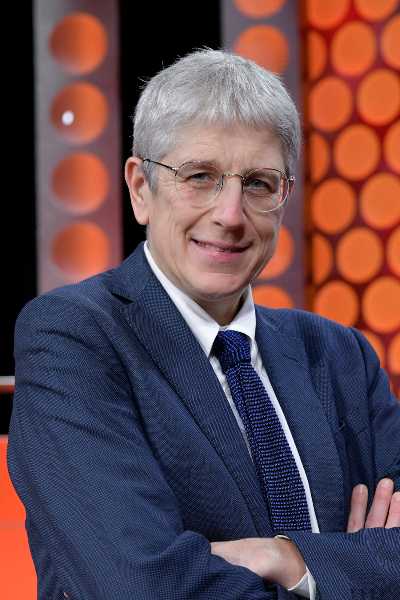 Rete 4 - A "FUORI DAL CORO": i limiti del Green Pass - L'efficacia del vaccino - Le aziende italiane in crisi per il caro energia
