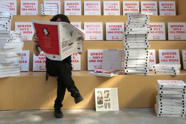 Dal 10 novembre torna con un’inedita versione da asporto IL FESTIVAL DELLA PESTE!: arriva a casa il primo Festival Delivery, in originali scatole d’artista numerate