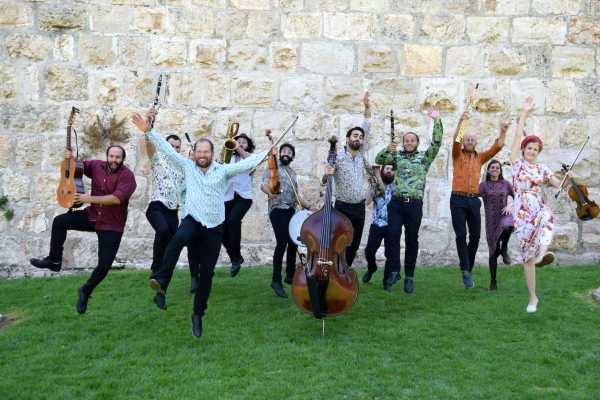 La festa di Hanukkah si celebra con l’irresistibile musica della Israel Klezmer Orchestra