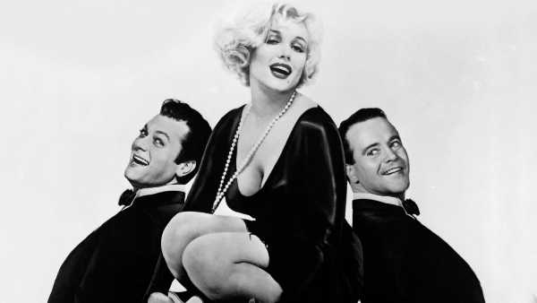 Stasera in TV: San Silvestro con Marilyn, in "A qualcuno piace caldo". Risate e musica con Jack Lemmon e Tony Curtis 