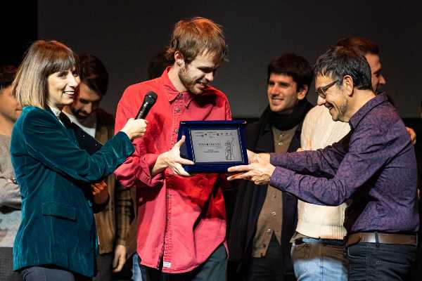 ROCK CONTEST 2021, vince ANTON SCONOSCIUTO, l’artista anglo-italiano si aggiudica il concorso musicale dedicato alla scena indipendente