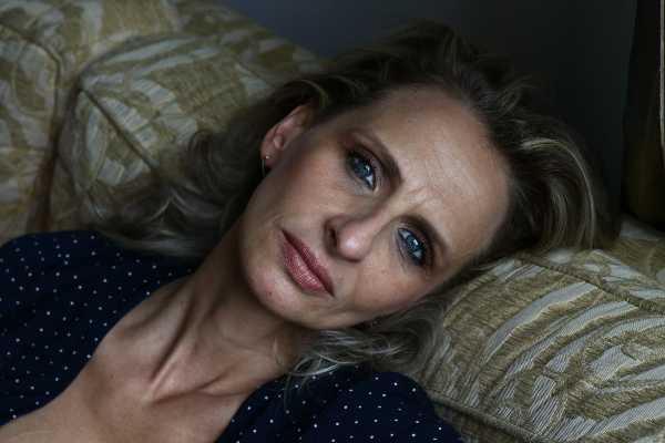 REGALI DI-VERSI poesie e racconti al telefono interpretati dall'attrice Emanuela Rolla