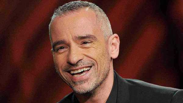 Il 2022 sarà l’anno di Eros Ramazzotti: nuovo disco e nuovo tour per l’artista italiano dei record