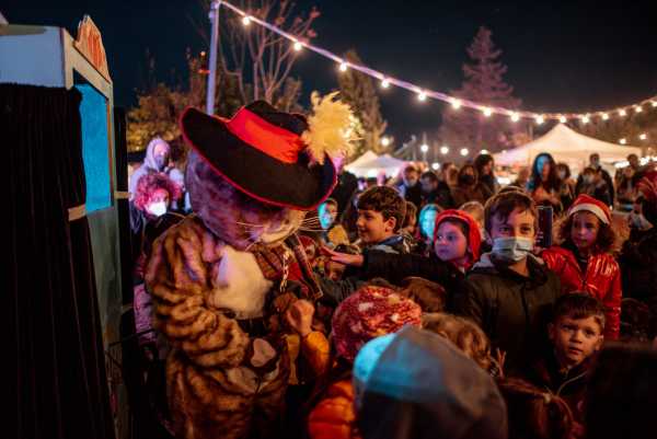 HIPPIE MARKET XMAS Edition. Trampoli, giocoleria, spettacoli e acrobazie: a Parco Labia il Natale è hippie