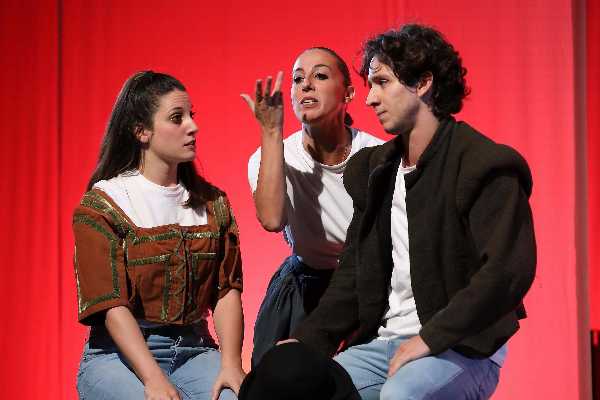 Al Teatro di Rifredi “I promessi sposi” diventano una commedia, anzi due