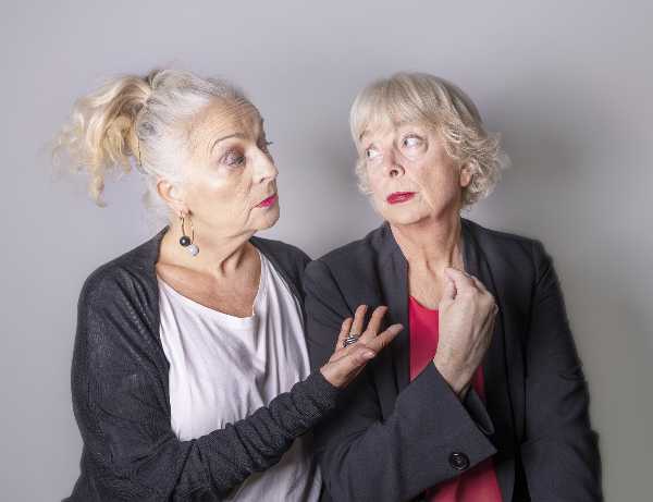 Katia Beni e Anna Meacci in "Contromano" al Teatro Puccini di Firenze