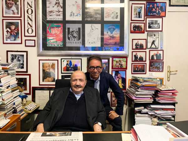 Pino Strabioli in "Abolite Gli Armadi, gli amanti non esistono più! " di Maurizio Costanzo