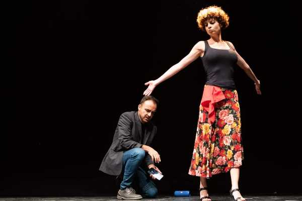 Le atmosfere partenopee invadono il palcoscenico dell’ Altrove Teatro Studio con NAPOLI PIEZZ PIEZZ
