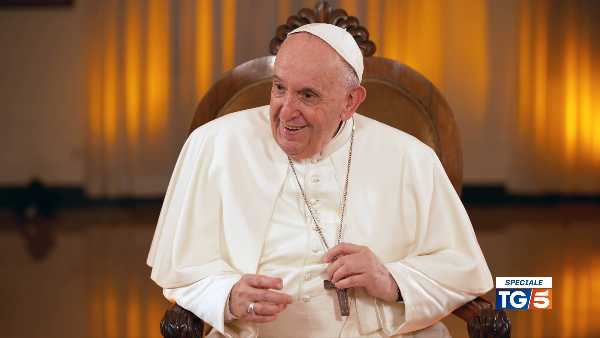 Canale5 - In esclusiva mondiale "FRANCESCO E GLI INVISIBILI - IL PAPA INCONTRA GLI ULTIMI" - Speciale TG5