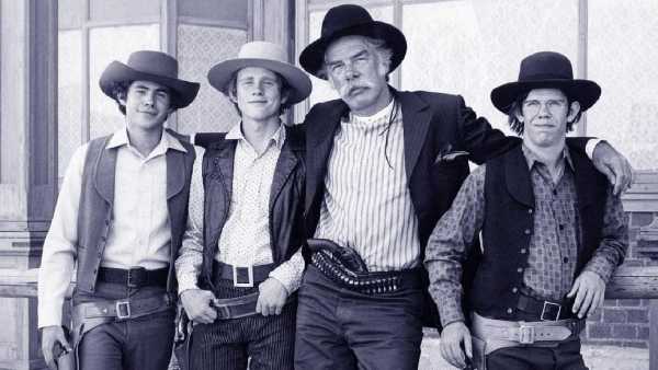 Stasera in TV: Il western classico con La Banda di Harry Spikes. Con Lee Marvin e Ron Howard 