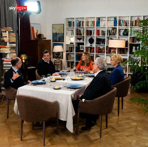 Su SKY TG24 primo appuntamento con “A CENA DA MARIA LATELLA” - Ospiti Carlo Calenda, Giancarlo De Cataldo, Giancarlo Leone e Roberta Pinotti