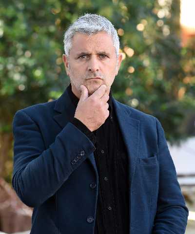ENRICO LUCCI entra nella squadra di STRISCIA LA NOTIZIA - Il nuovo inviato seguirà l’elezione del Presidente della Repubblica