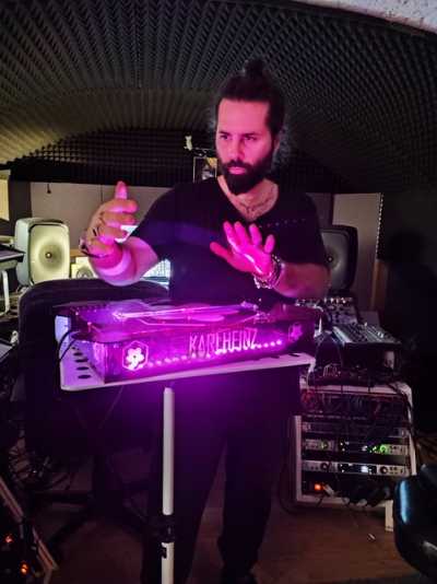 KARLHEINZ crea Licht, un nuovo strumento che crea musica tramite interpolazione luminosa