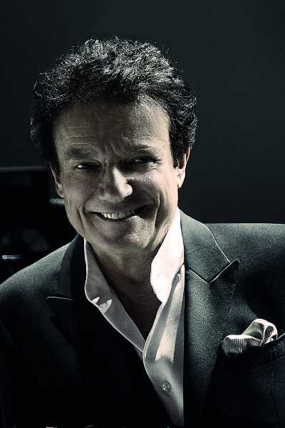 Massimo Ranieri al Teatro Verdi di Firenze con una versione rinnovata del suo spettacolo cult Sogno e son Desto 500 volte