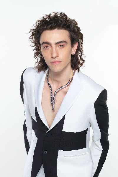 Michele Bravi annuncia il nuovo tour "LIVE A TEATRO"