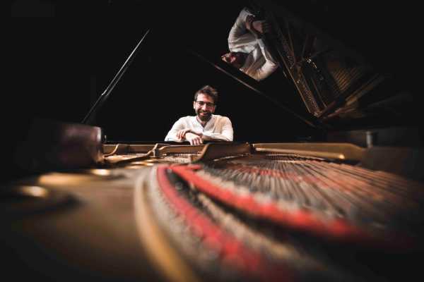 Gabriele Carcano al Teatro Argentina - Il pianista torinese torna alla Filarmonica con un recital da Bach a Ravel