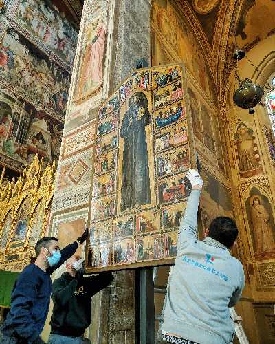 Santa Croce, dal San Pietro di Giotto all’incontro con Giovanni Paolo II - Pubblicazione per i sindaci e i vescovi sul rapporto tra i Papi e la basilica
