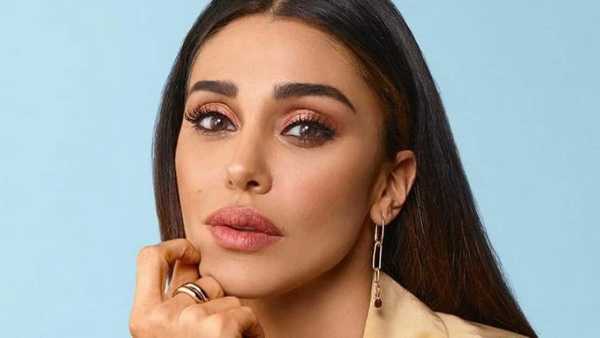 Canale 5 - A "VERISSIMO" BELEN RODRIGUEZ: Le critiche sull'uso della chirurgia plastica? "All'inizio ci rimango male, poi mi scivola tutto addosso"