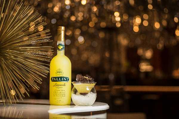 Il twist dell'Espresso Martini nel drink ESPRESSO PALLINI, di Alessio Navacci, barman di QVINTO a Roma