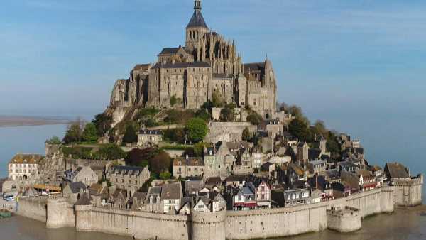 Stasera in TV: Mont Saint-Michel: la verità nascosta. Viaggio in un labirinto della storia 