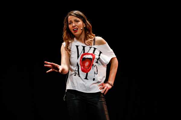 Il 3 aprile allo storico ZELIG OFF di Milano in scena la Terapia di Gruppo di Chiara Becchimanzi