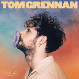 Il cantautore britannico da oltre 1 miliardo di stream TOM GRENNAN è tornato con il nuovo singolo "REMIND ME"