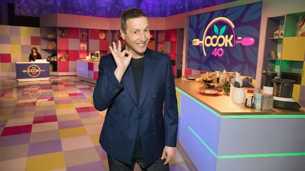Oggi in TV: Alessandro Greco conduce il nuovo programma Cook40'. Dedicato a chi ama cucinare ma non ha mai abbastanza tempo per farlo 