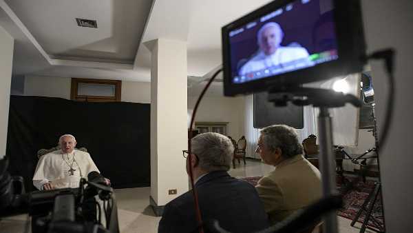 Stasera in TV: "Papa Francesco e il racconto dei Vangeli". Con il prologo di Roberto Benigni. Una serata evento condotta da Monica Maggioni 