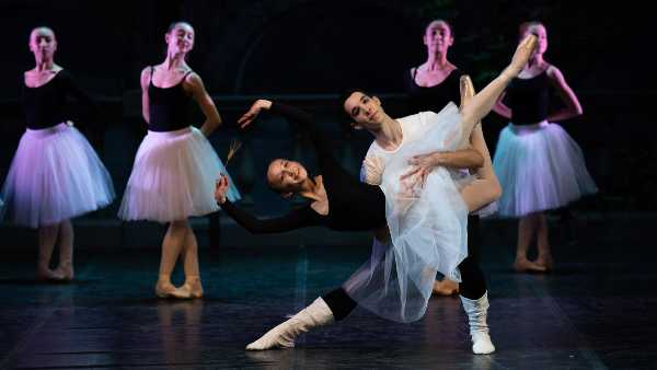 Oggi in TV: "Scuola di danza – I ragazzi dell'Opera". La docuserie che racconta gli allievi del prestigioso teatro romano 