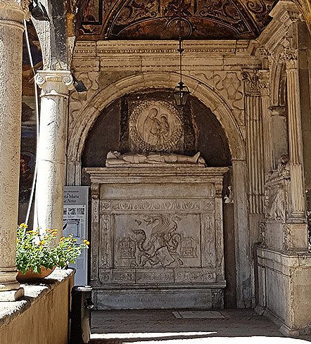 CuriosArte: Il mistero della tomba di Dracula a Napoli CuriosArte: Il mistero della tomba di Dracula a Napoli