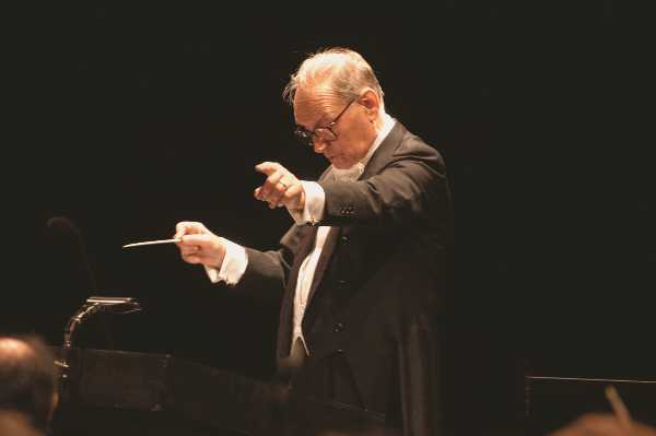 Dal grande schermo al palco, “We All Love Ennio Morricone” dal vivo al Teatro Troisi