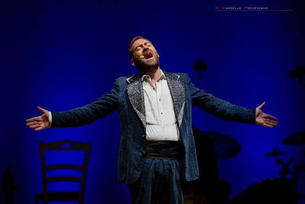 MIMI’ DA SUD A SUD. Sulle note di Domenico Modugno di e con Mario Incudine e la regia di Moni Ovadia e Giuseppe Cutino in scena al Teatro Quirino-Roma