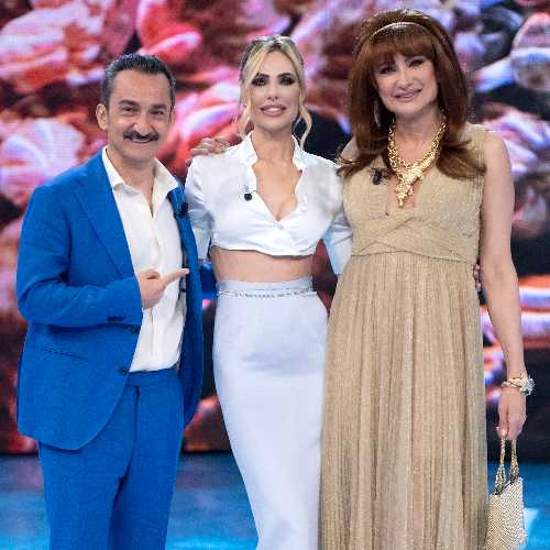 Canale 5 - Settimo appuntamento con L'ISOLA DEI FAMOSI