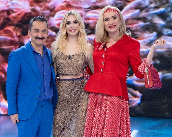 Canale 5 - Nono appuntamento con L'ISOLA DEI FAMOSI