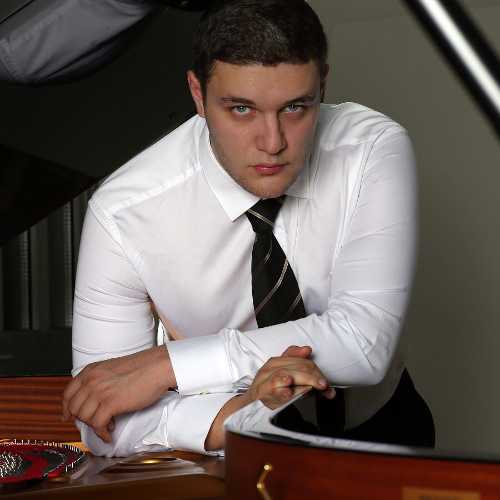Il pianista Kostandin Tashko, vincitore del X Premio Brunelli 2021 alle Settimane musicali all'Olimpico