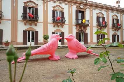I bellissimi spazi di Villa Malfitano e Villa Trabia si colorano e popolano delle sculture firmate Cracking Art