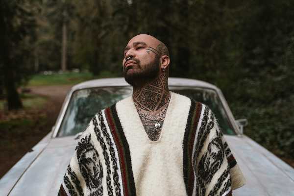 Il cantautore e attivista NAHKO torna in Italia per presentare "Take Your Power Back"