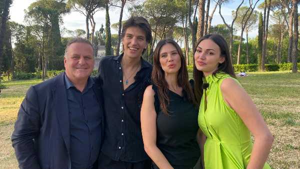 1600x900_1655480812607_17.06.22_20Felicit - PuntoZip - La cultura in un piccolo spazio Oggi in TV: Felicità - La stagione dell'amore e della solidarietà. Il mondo di Mario Lavezzi