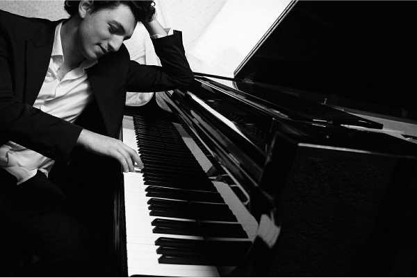 MUN MUSIC NOTES IN PESARO al via con il pianista Enis Bajrami
