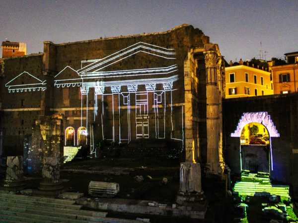 VIAGGI NELL'ANTICA ROMA, dal 10 giugno 2022 ogni sera due spettacoli multimediali su Foro di Augusto e Foro di Cesare, a cura di Piero Angela e Paco Lanciano