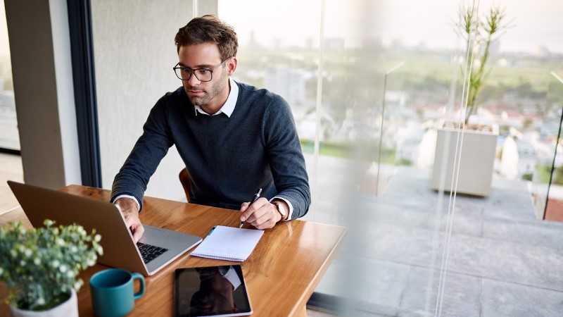 Mobilità elettrica e home working riducono l’inquinamento urbano
