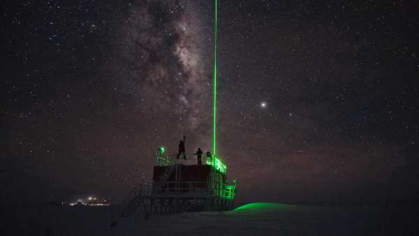 Inaugura la mostra "Space for our planet"