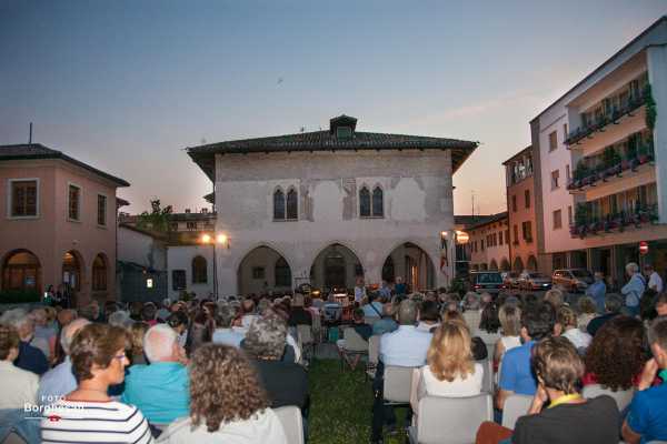 LE GIORNATE DELLA LUCE: Gran finale con "LE MAGNIFICHE CINQUE", il premio BOOKCIAK, AZIONE! e "TUTTE LE NOSTRE ESTATI" di De Furnari